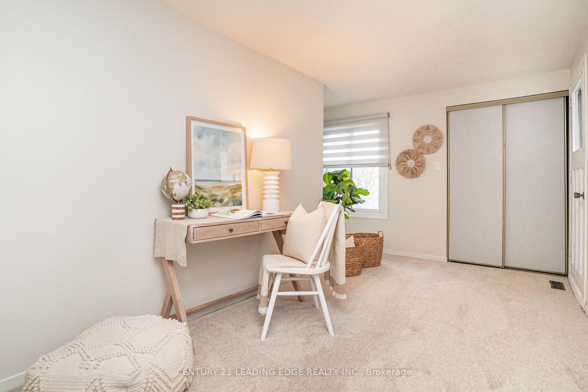 1825 Listowell Crescent photo 30