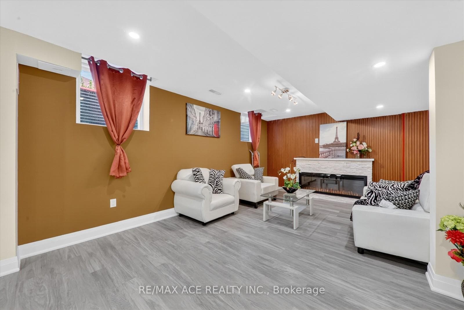 LIVING/BASEMENT