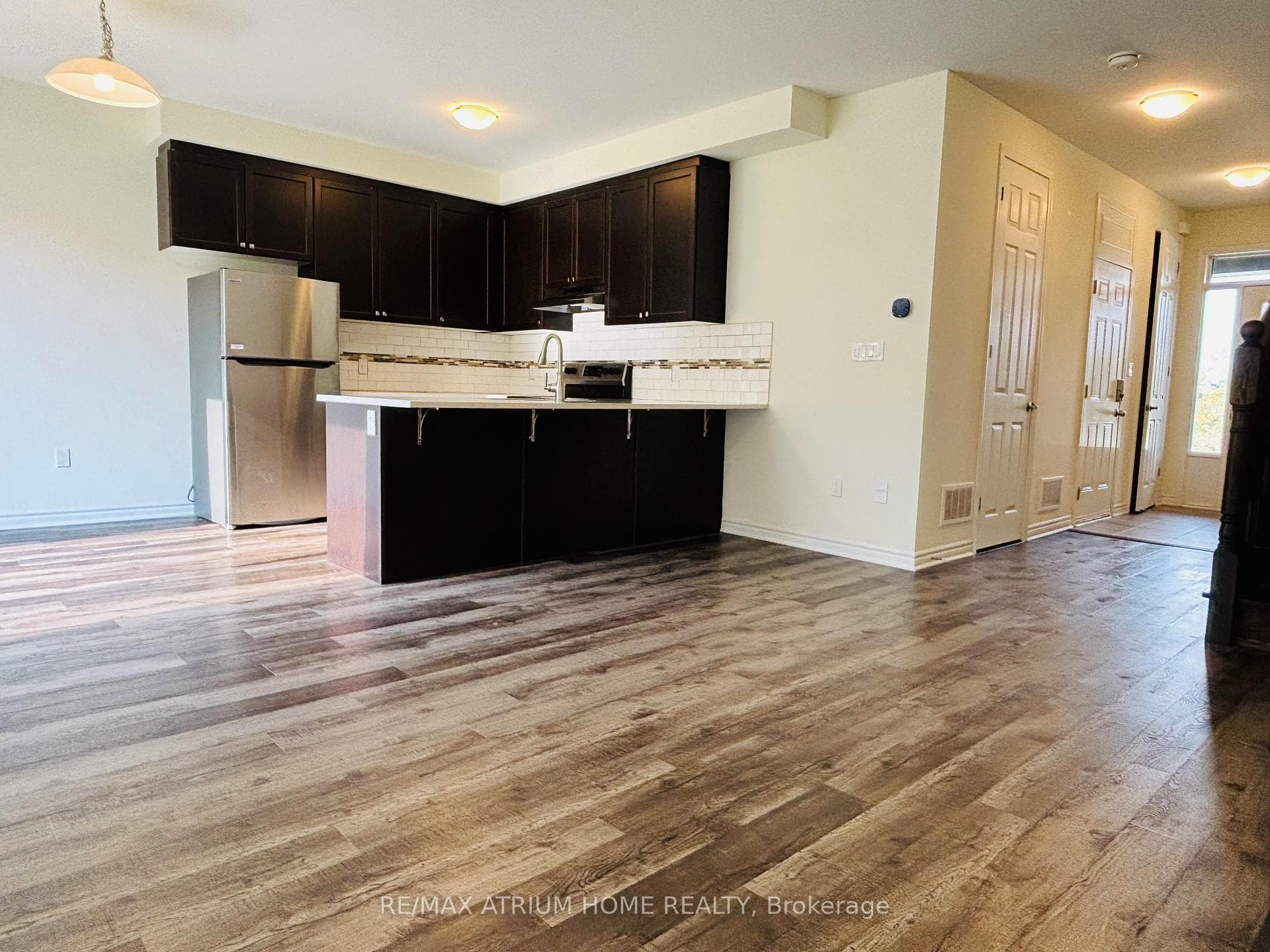 1356 Sycamore Gardens photo 2
