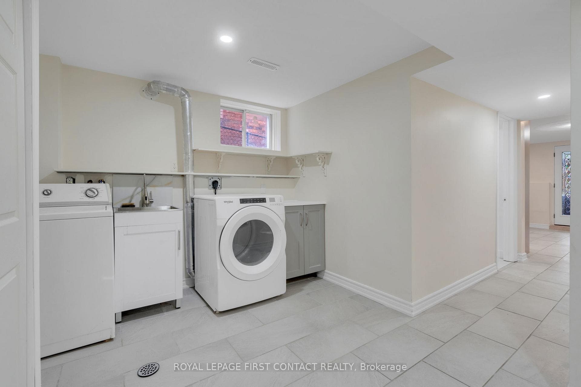 16 Waddington Crescent photo 10