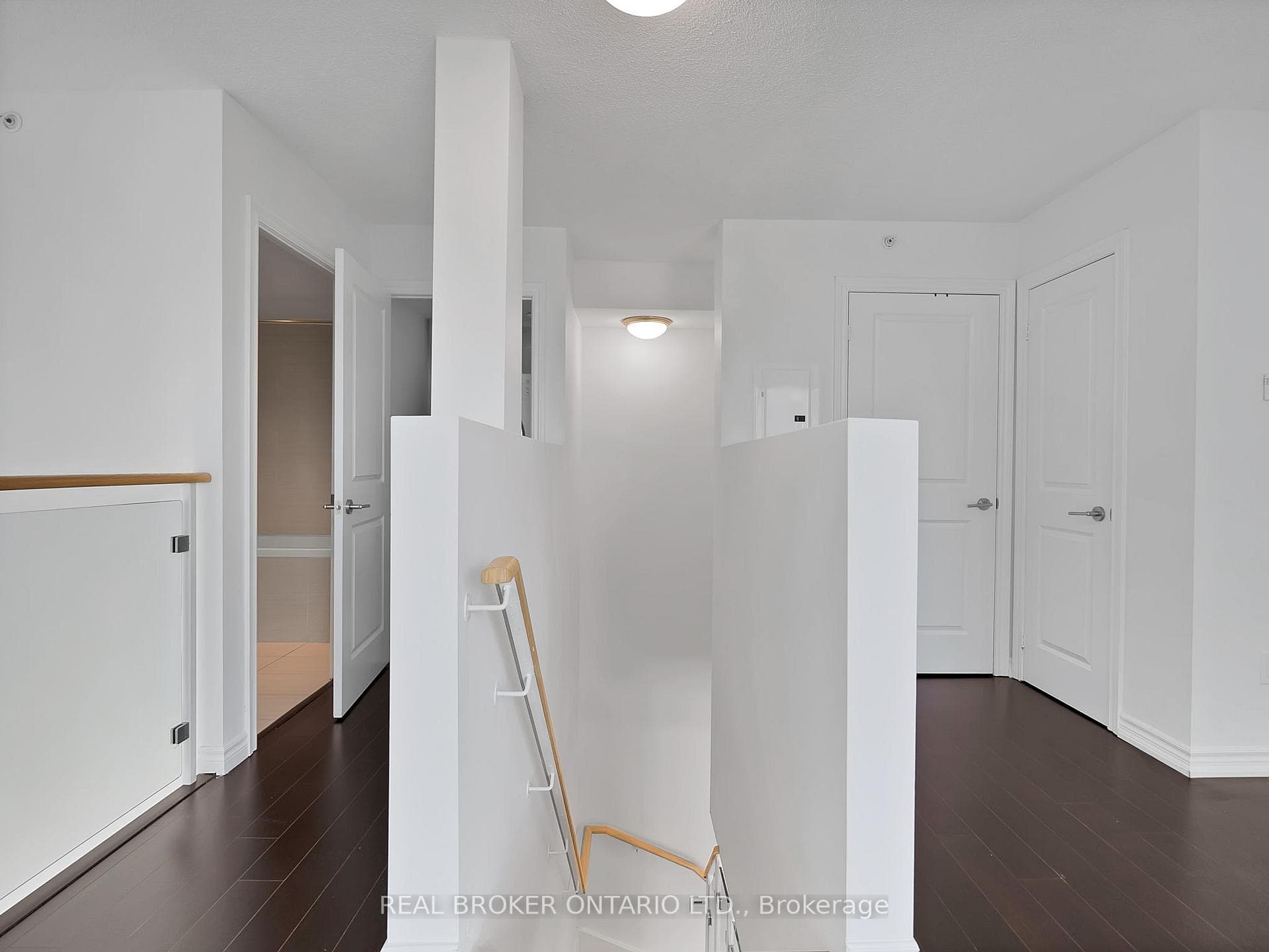 386 Yonge Street Unit 912 photo 15