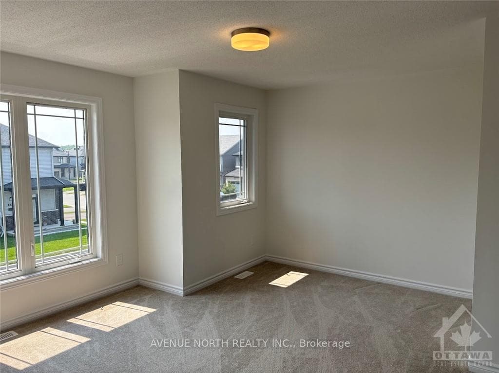 830 SNAP HOOK Crescent photo 18