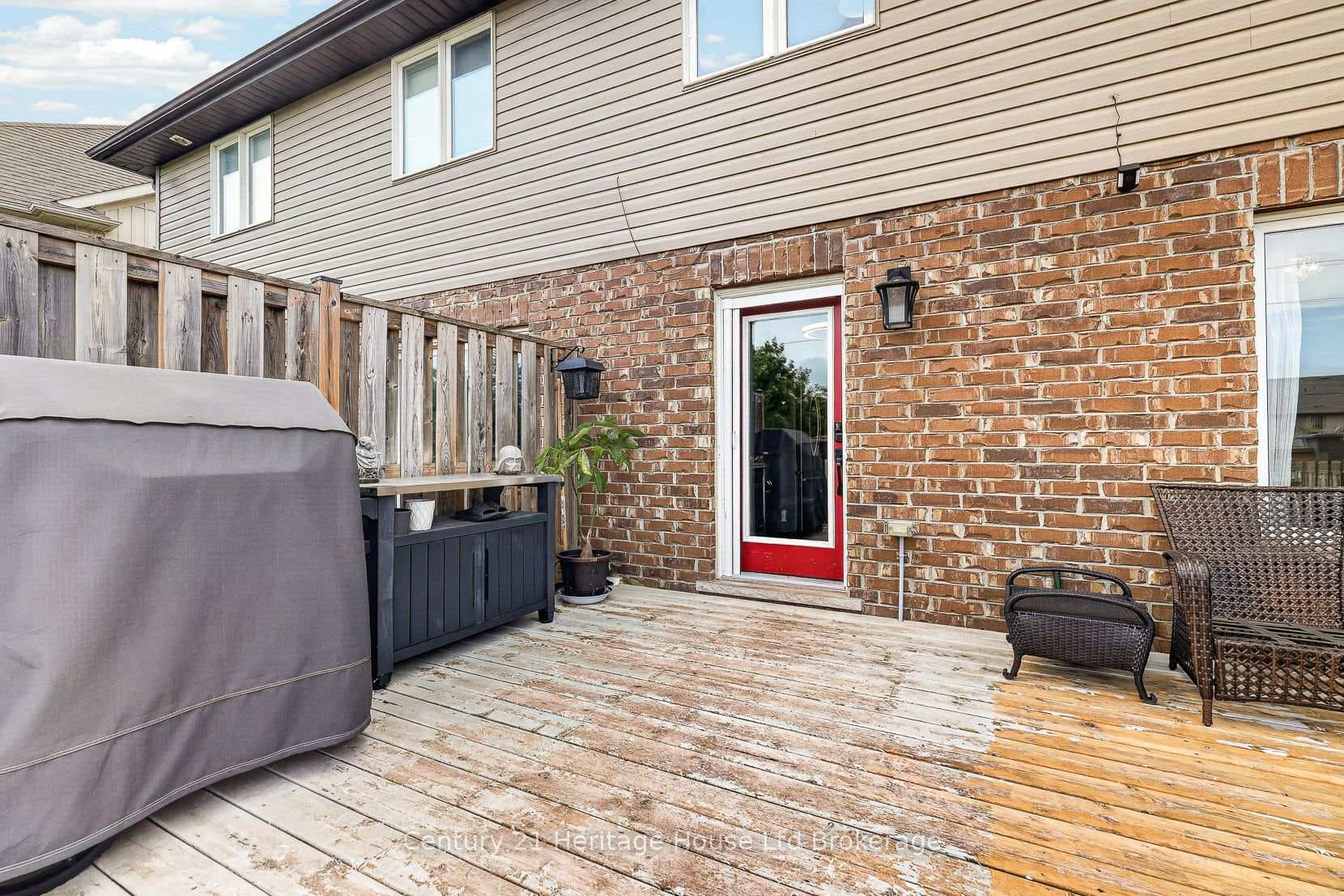 1180 CAEN Avenue photo 37
