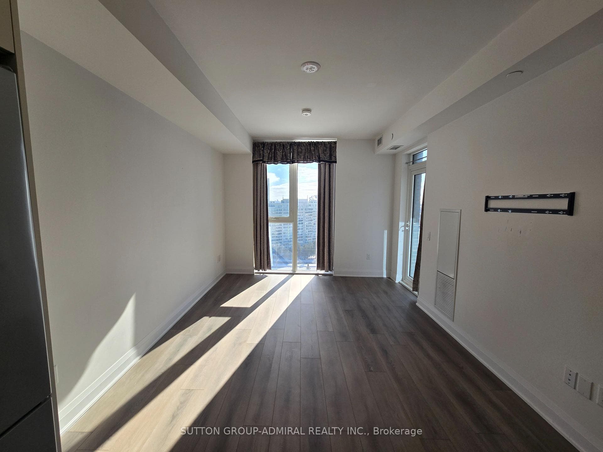 20 Gatineau Drive Unit 1504 photo 4