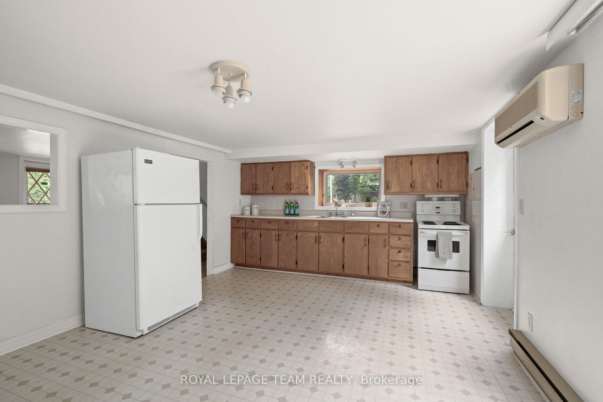 634 Elgin Street photo 15