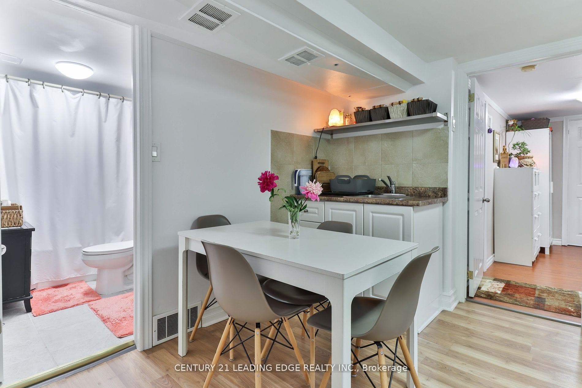 698 Pharmacy Avenue photo 21