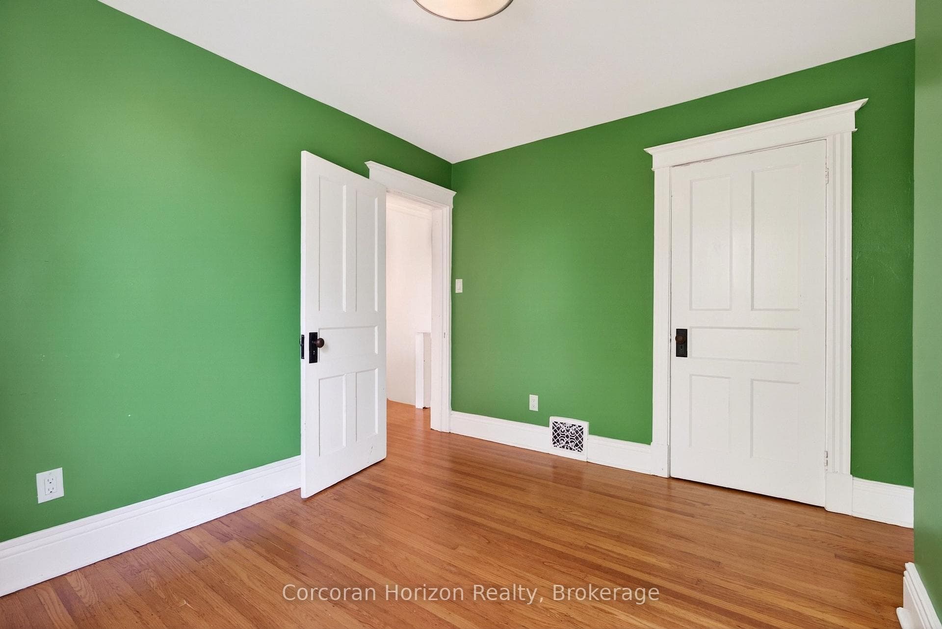 520 John Street photo 35