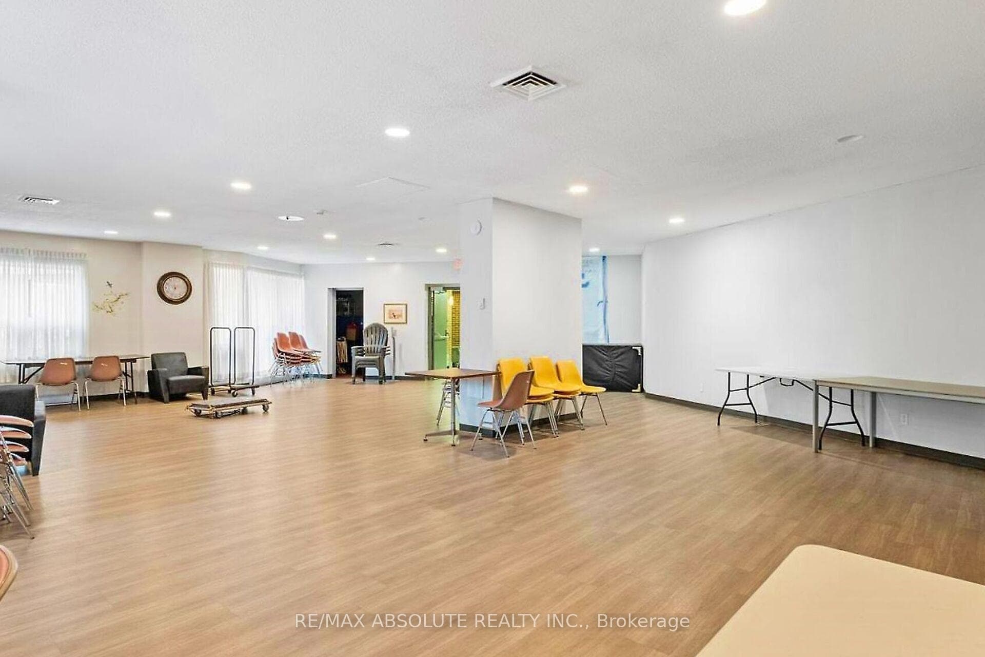 1380 Prince Of Wales Drive Unit 1403 photo 40