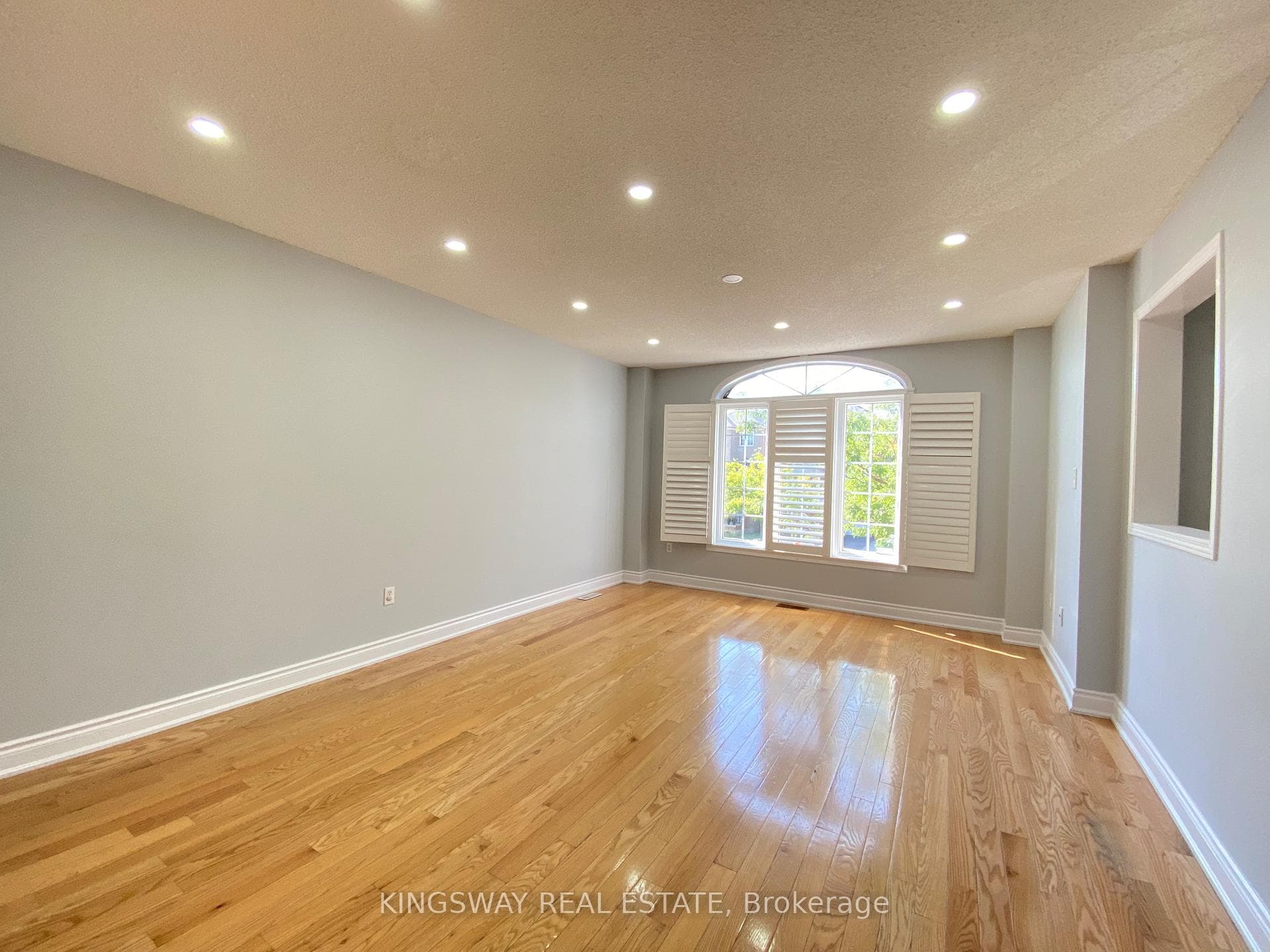 33 Caranci Crescent photo 2