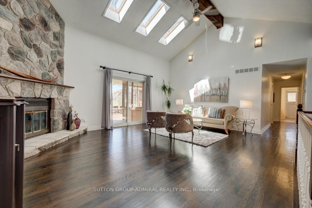 15580 Dufferin Street photo 14