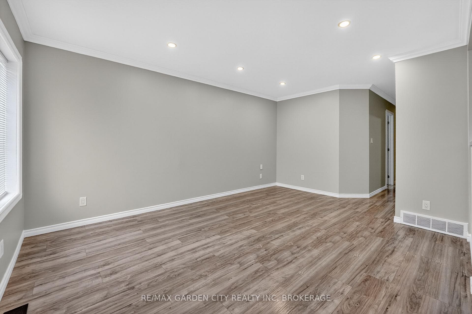 210 Wright Street photo 9