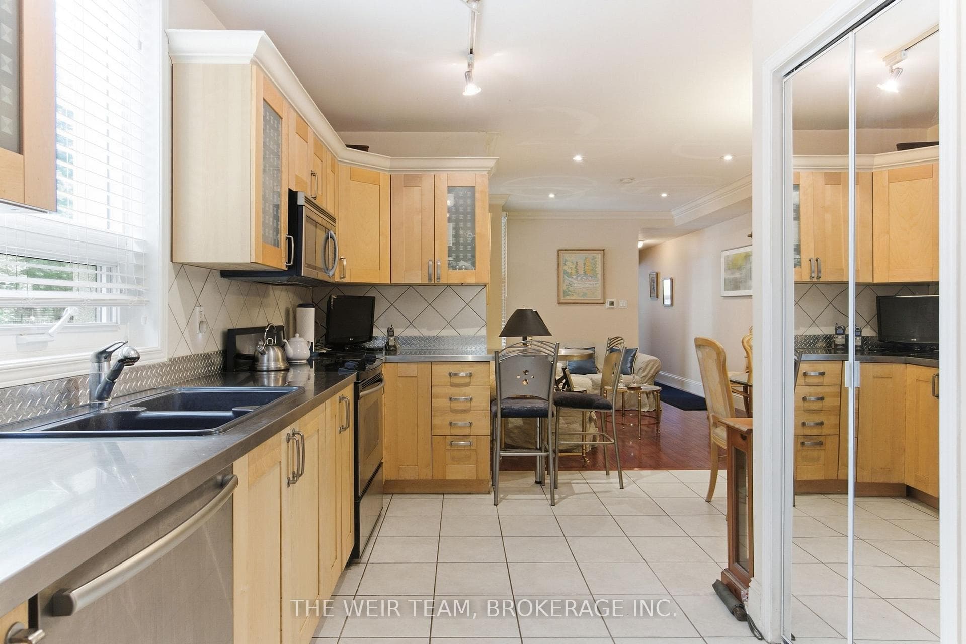 114 De Grassi Street photo 9