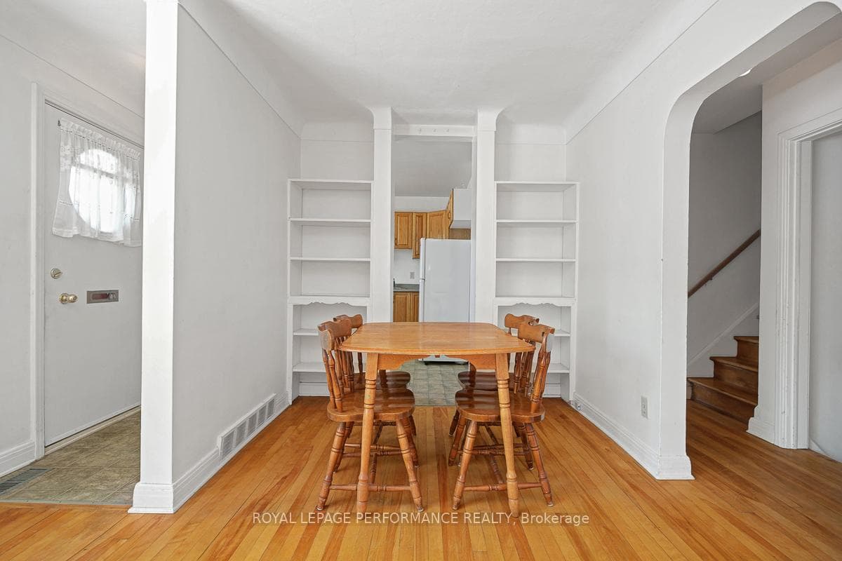 535 Dunbrack Street photo 10