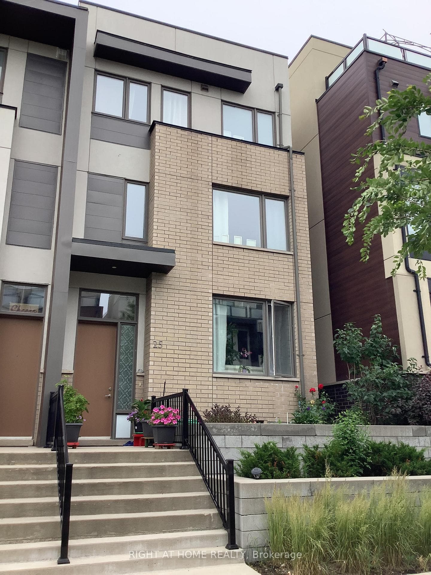 25 Caroline Carpenter Grove photo 1
