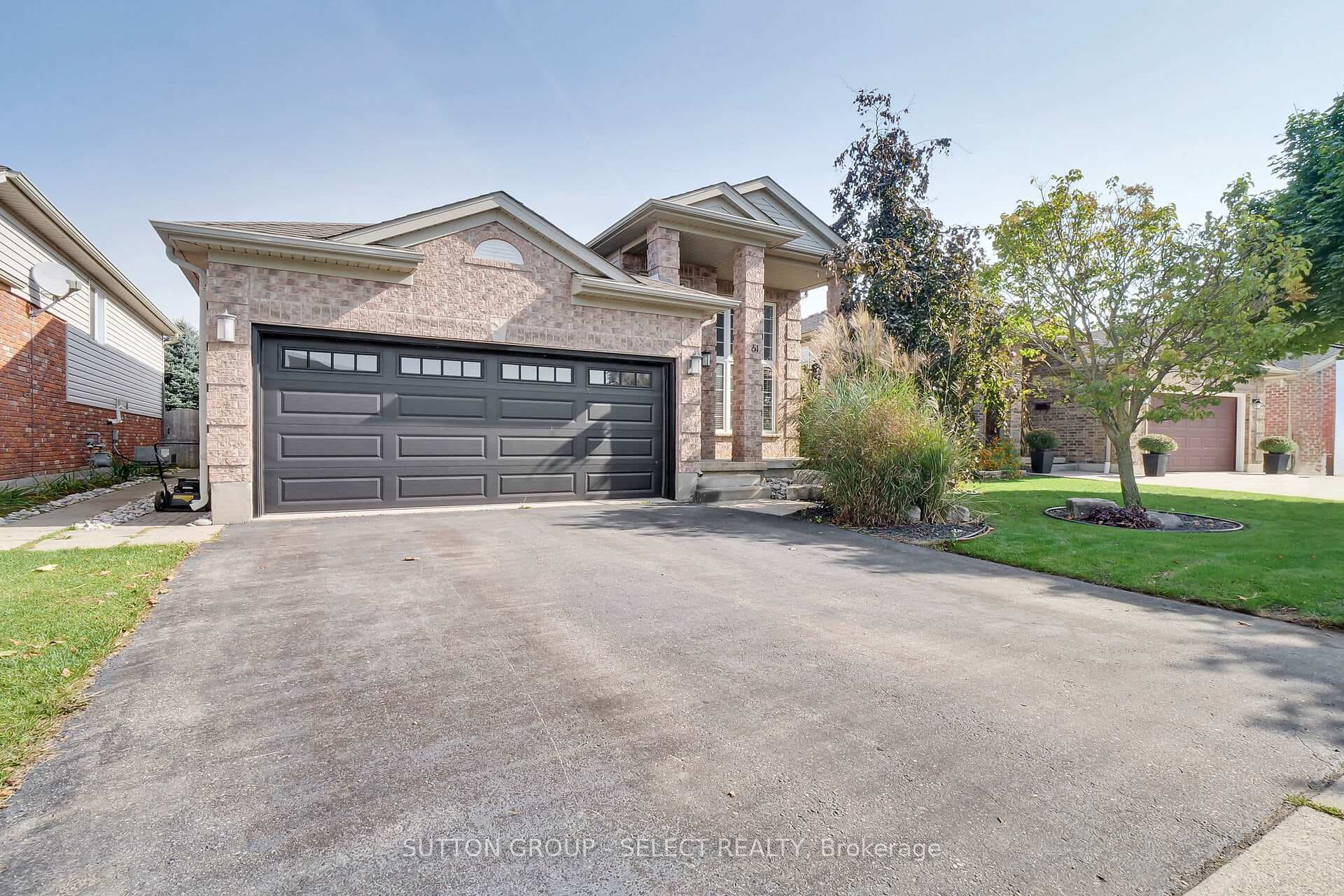 61 WILLOW Crescent photo 2