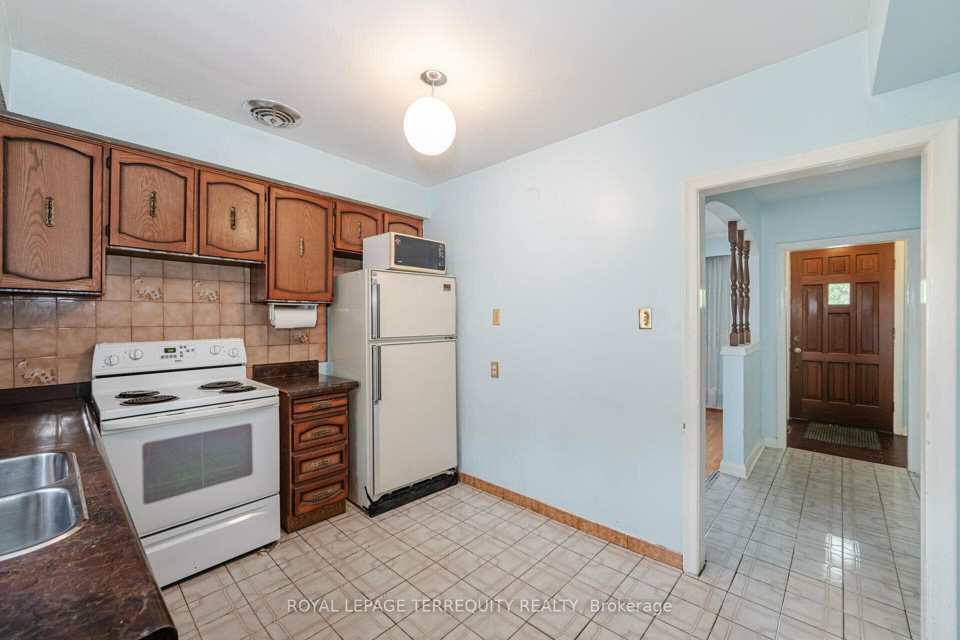 214 Dixon Road photo 10