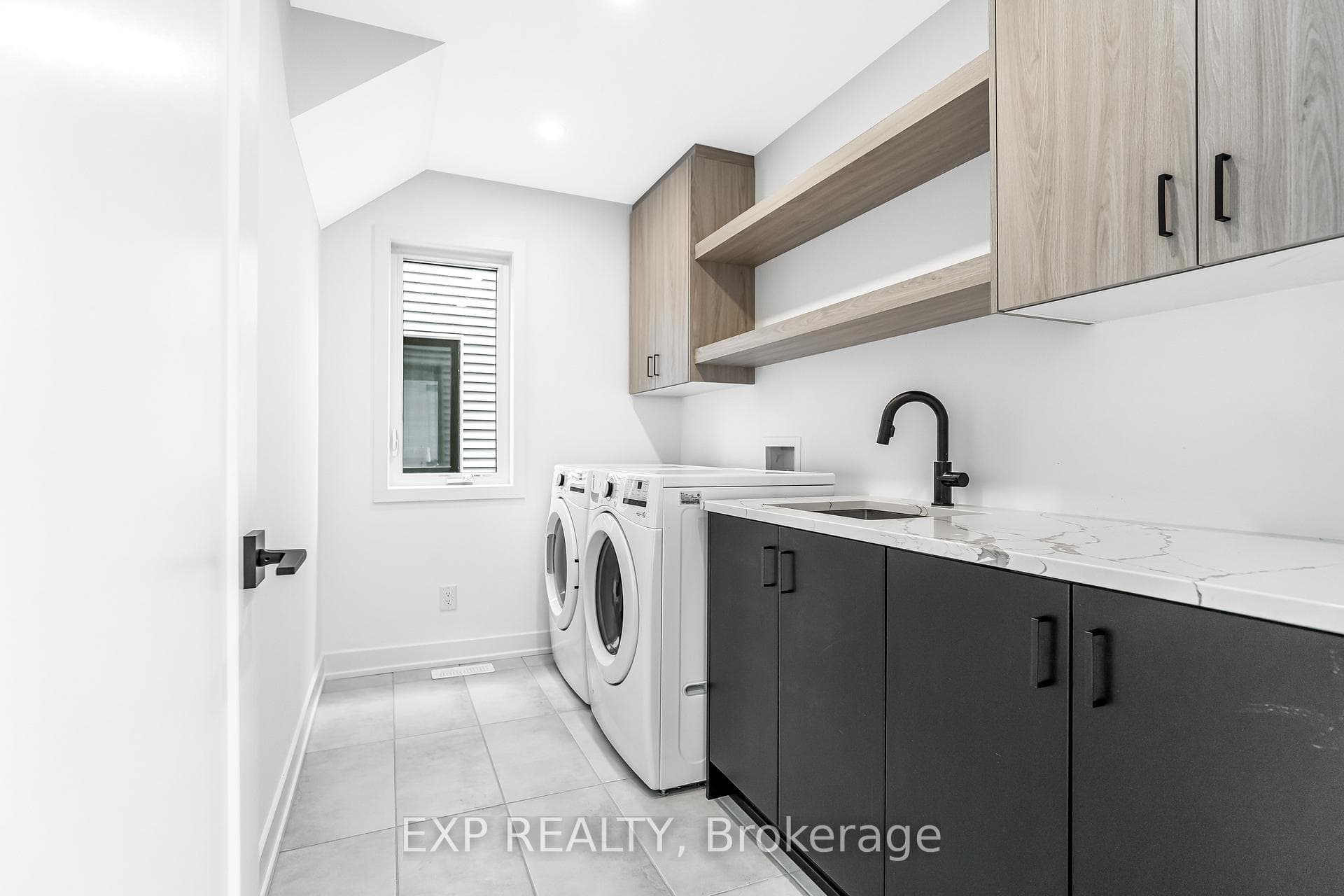 489 Duvernay Drive photo 32