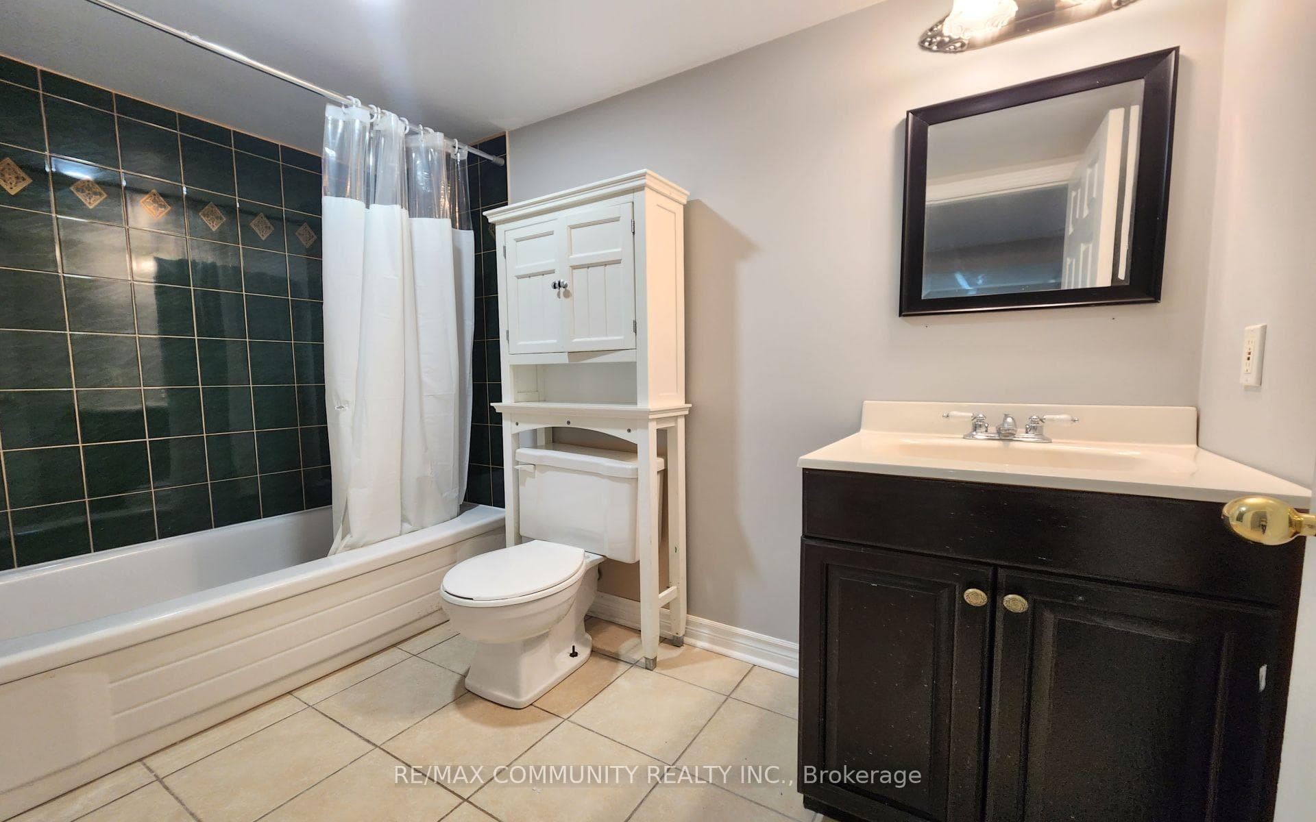 59 Clements Road Unit Ajax photo 4