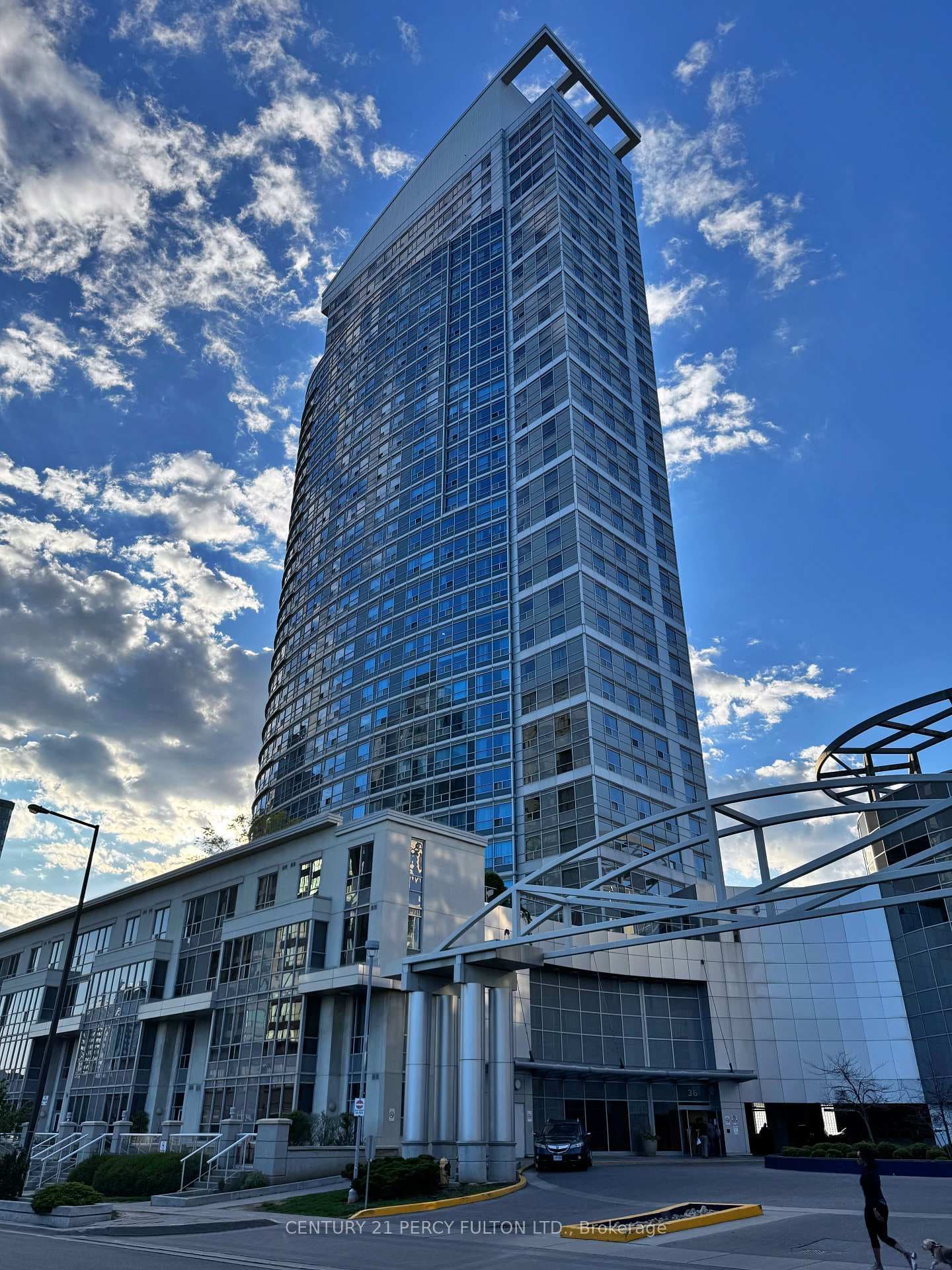 36 Lee Centre Drive Unit 1607 photo 1