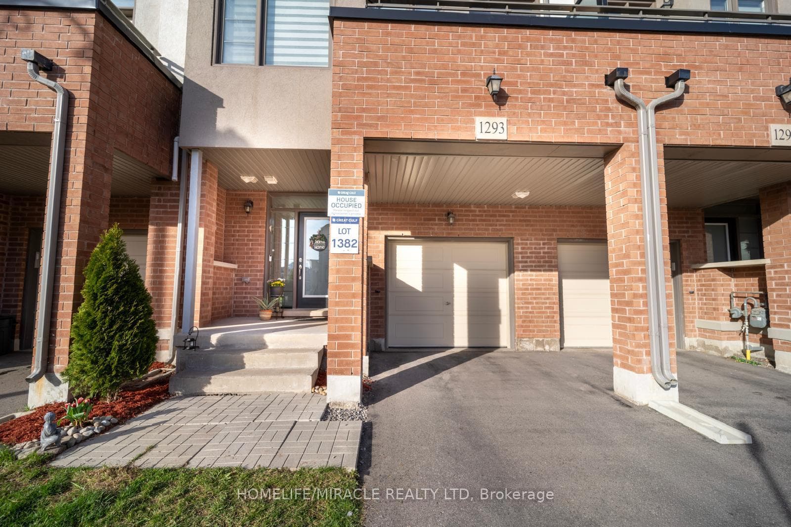 1293 Clarriage Court photo 2