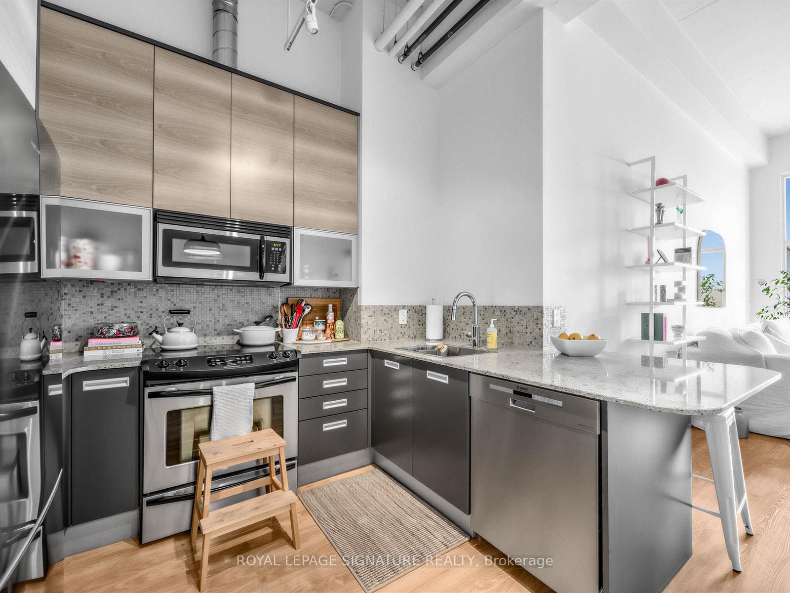 380 Macpherson Avenue Unit 422 photo 11