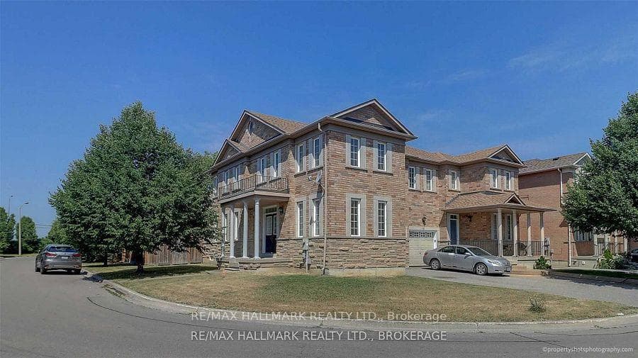 163 Fairlane Crescent photo 2