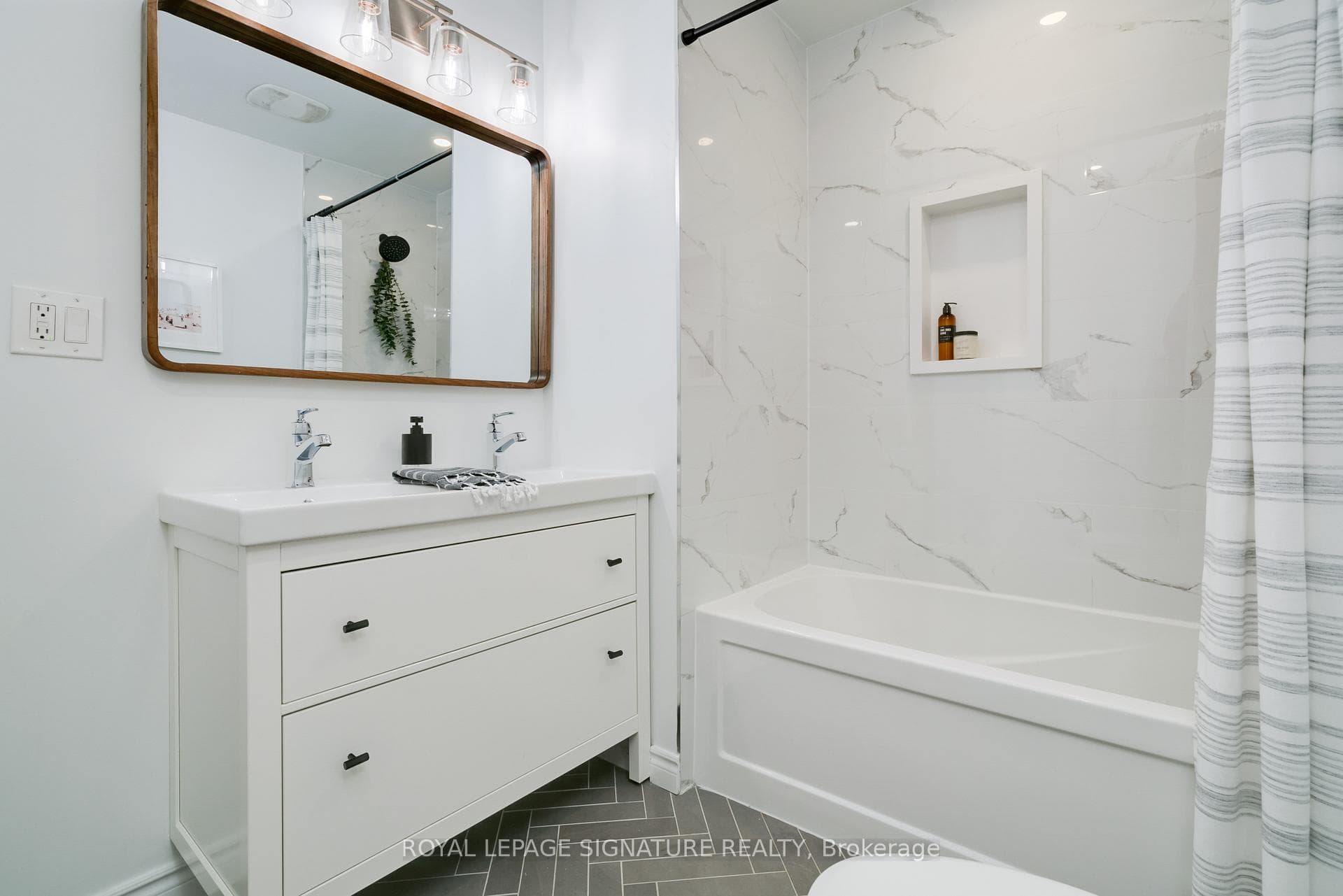 235 Glebemount Avenue photo 17