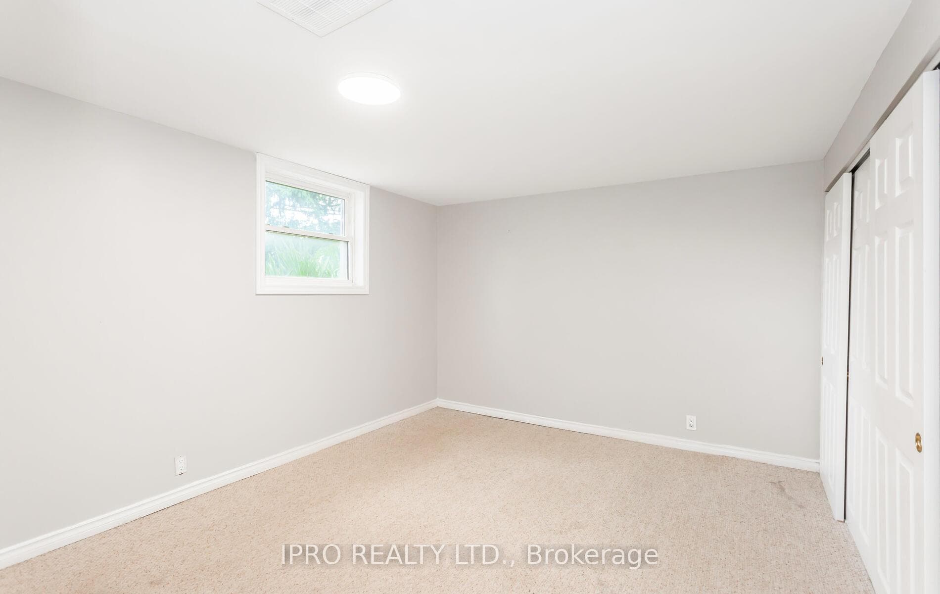 578 TRAFFORD Crescent photo 29