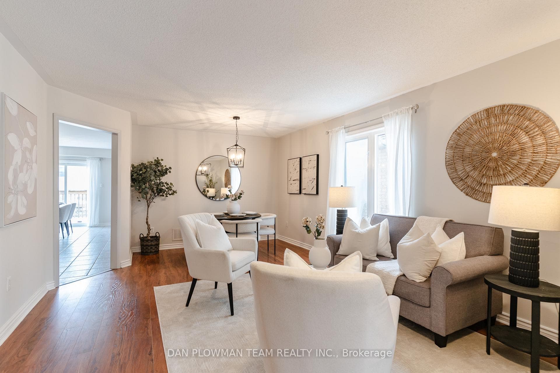 51 Hutton Place photo 3