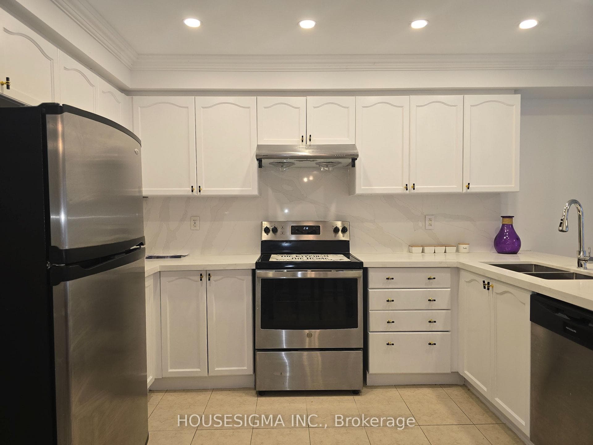 226 Canada Drive photo 8