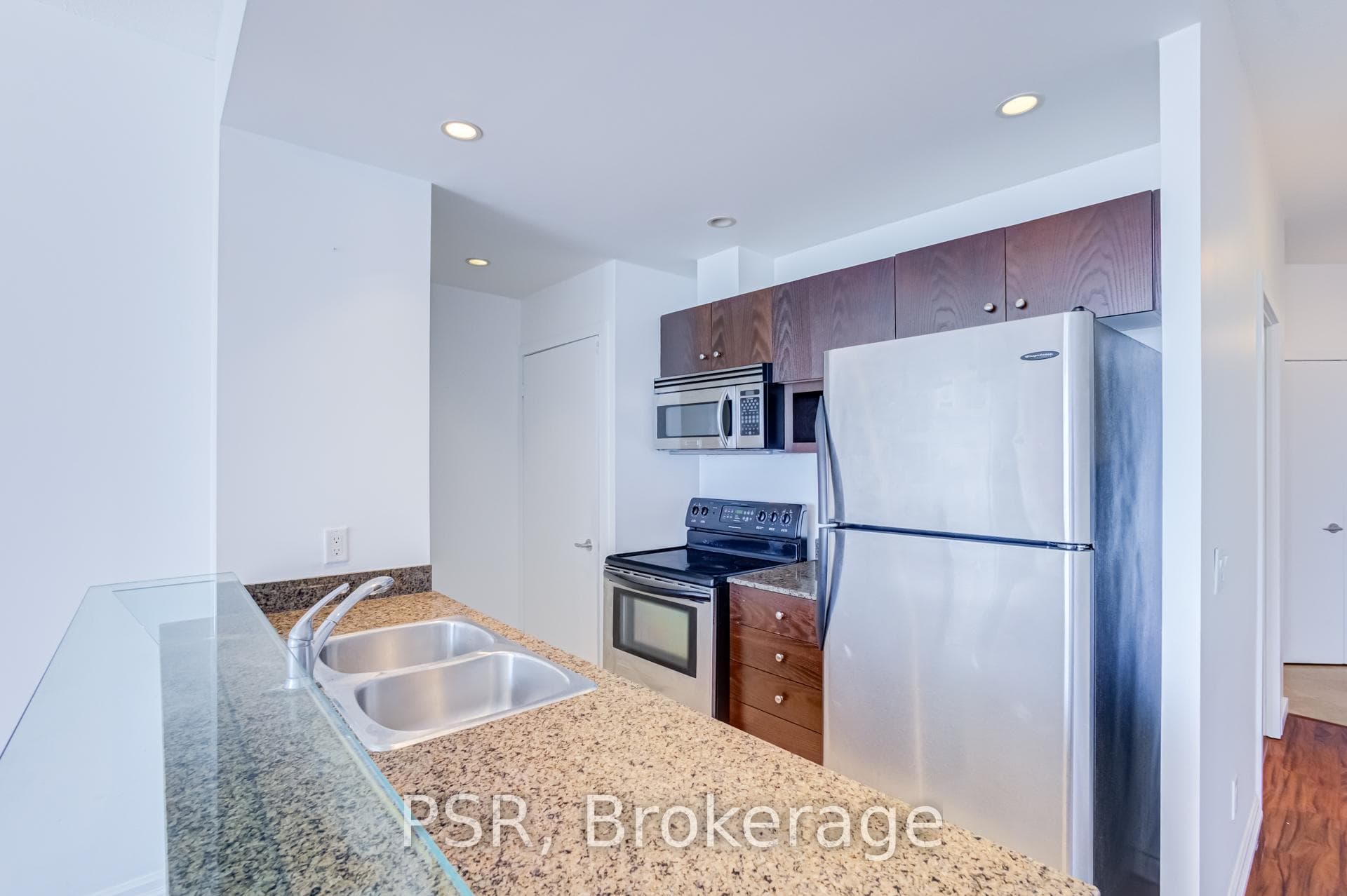 218 Queens Quay Unit 1506 photo 15