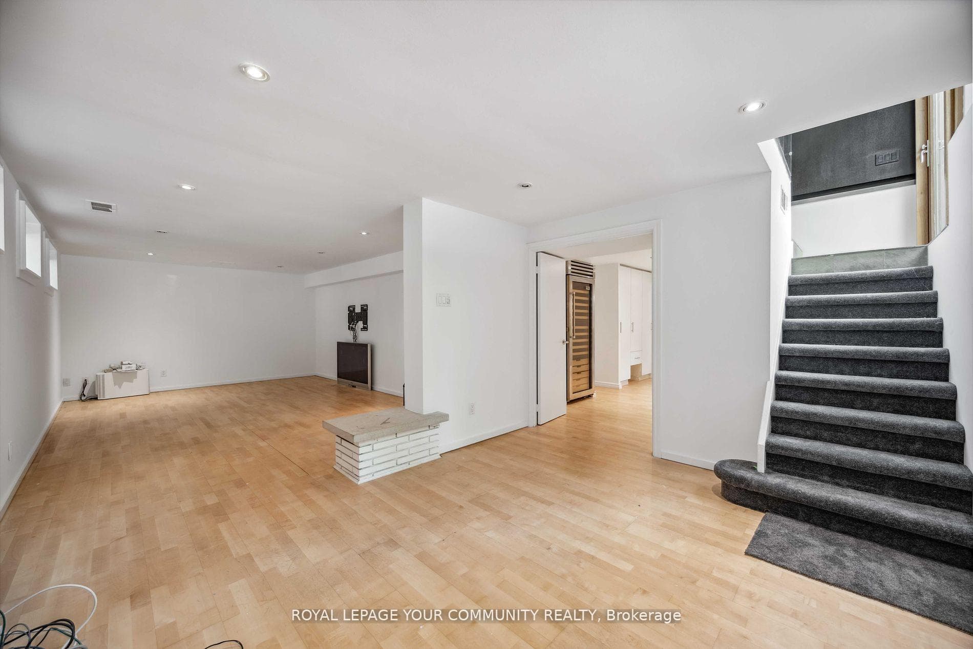 159 Burbank Drive photo 19