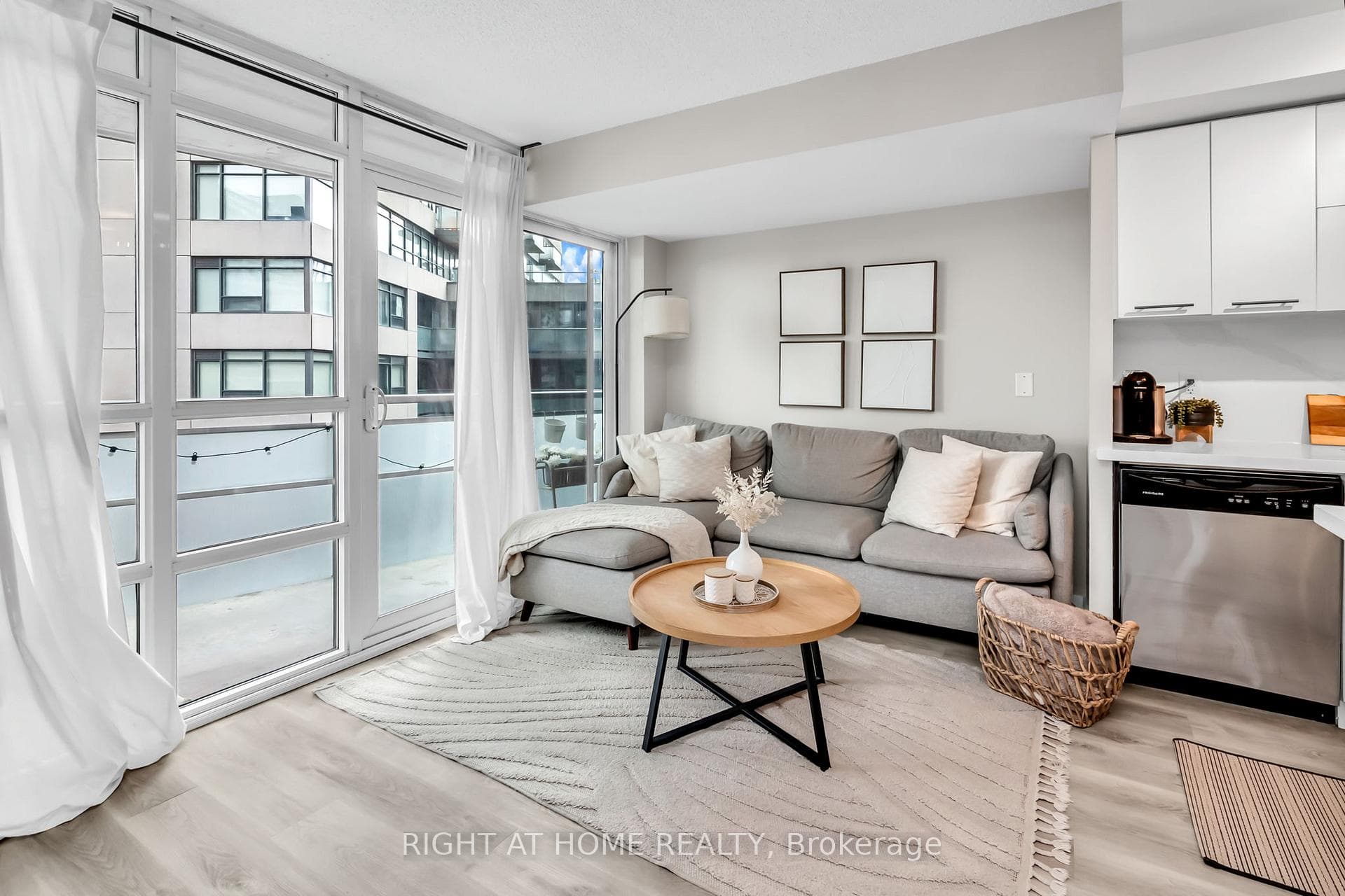 38 Joe Shuster Way Unit 629 photo 14