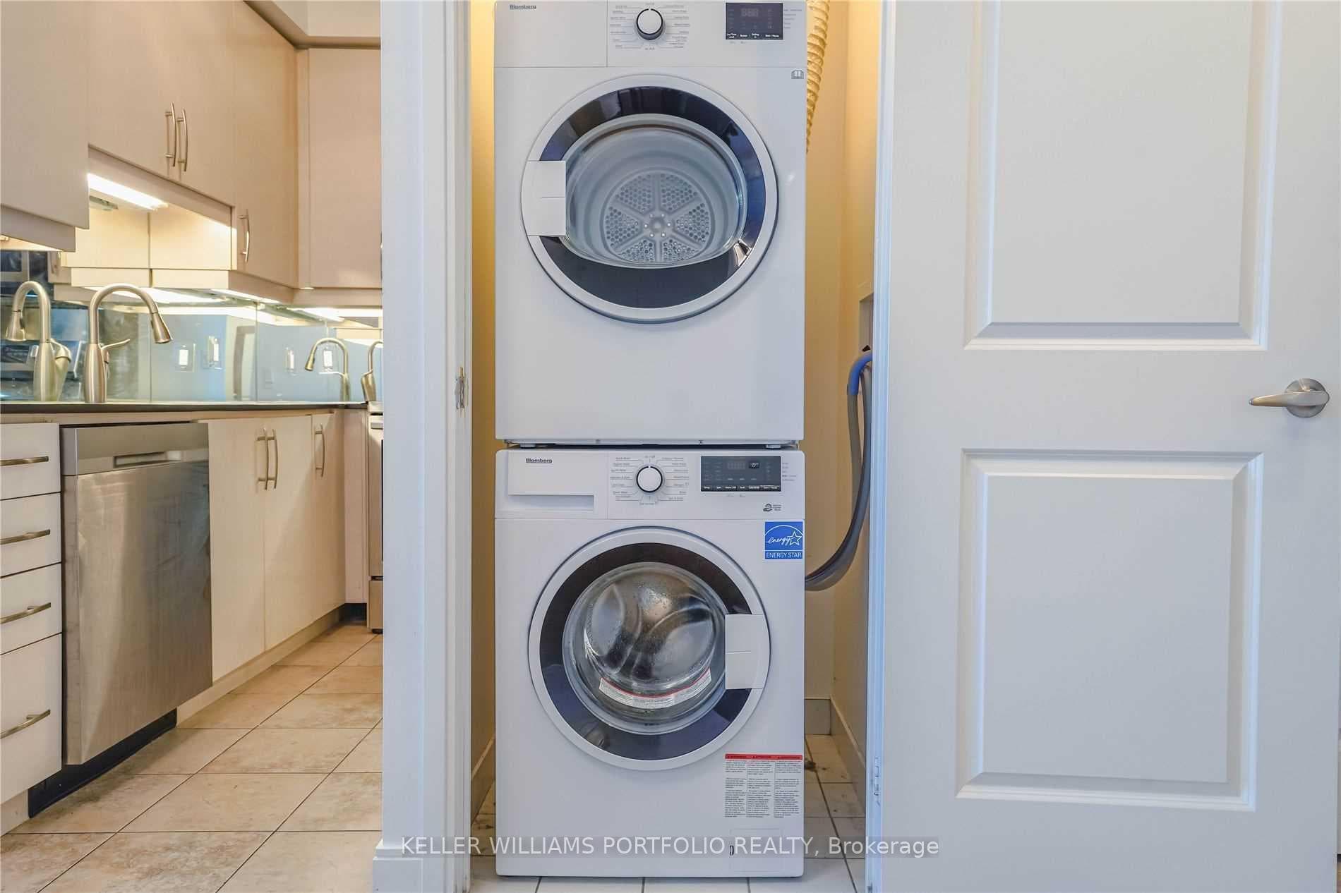 60 Absolute Avenue Unit 1808 photo 11