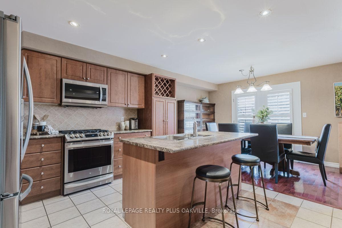 16 Grayrocks Avenue photo 8