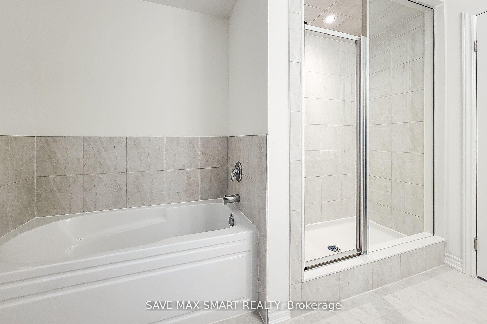 62 Hitchman st Street photo 22