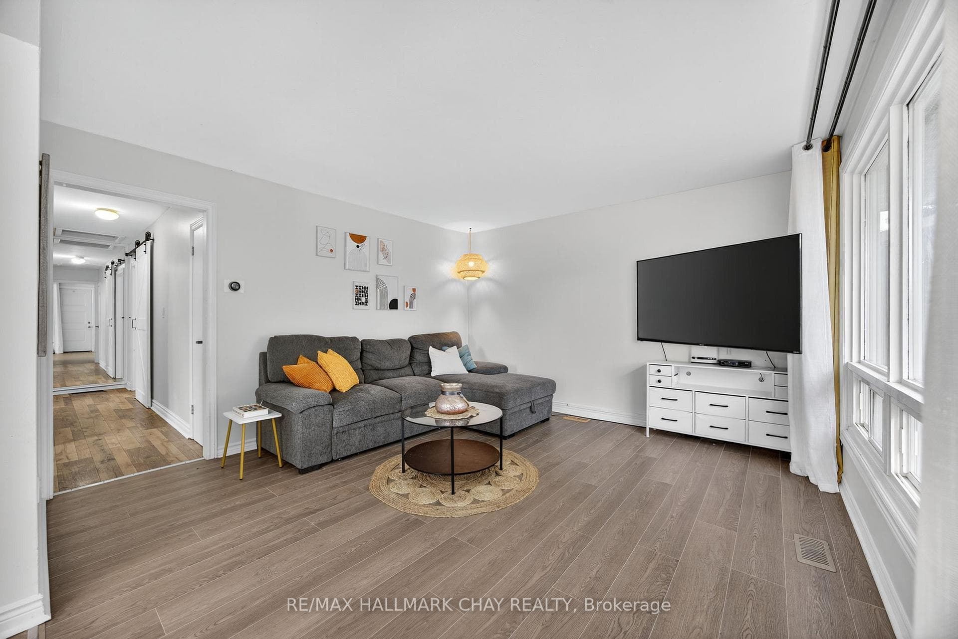 67 Simcoe Street photo 6