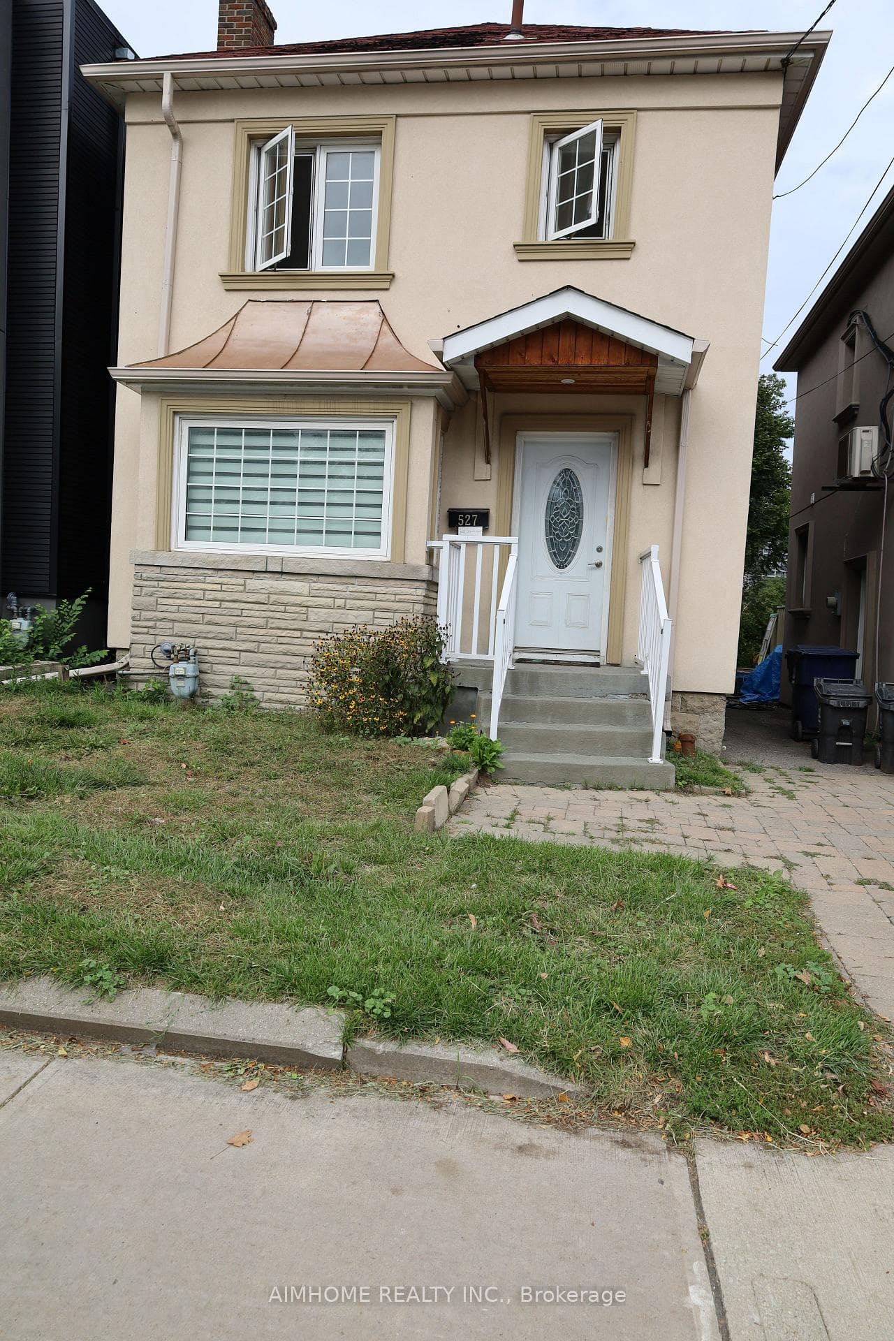 527 Donlands Avenue photo 1