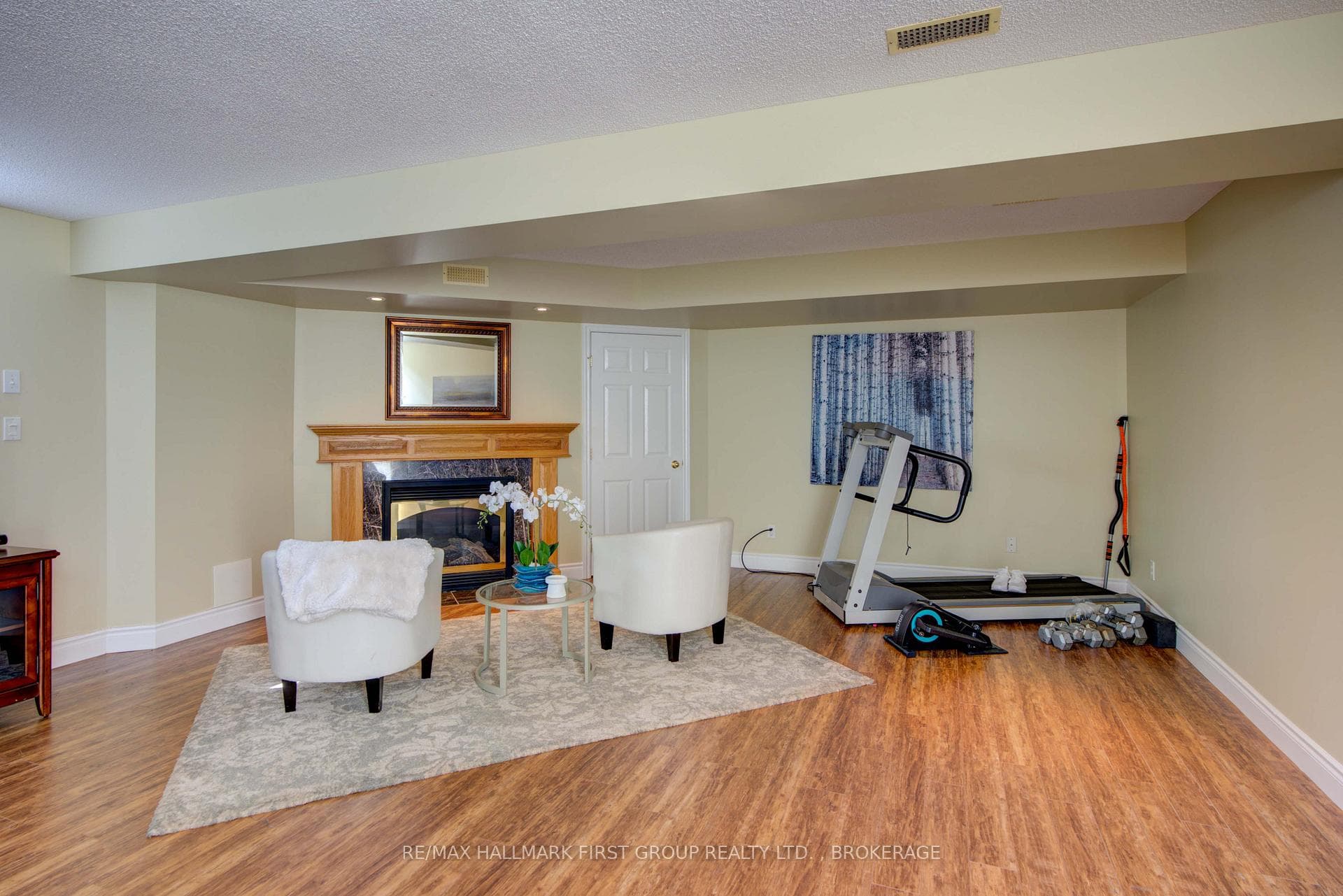 580 HERITAGE Court photo 35