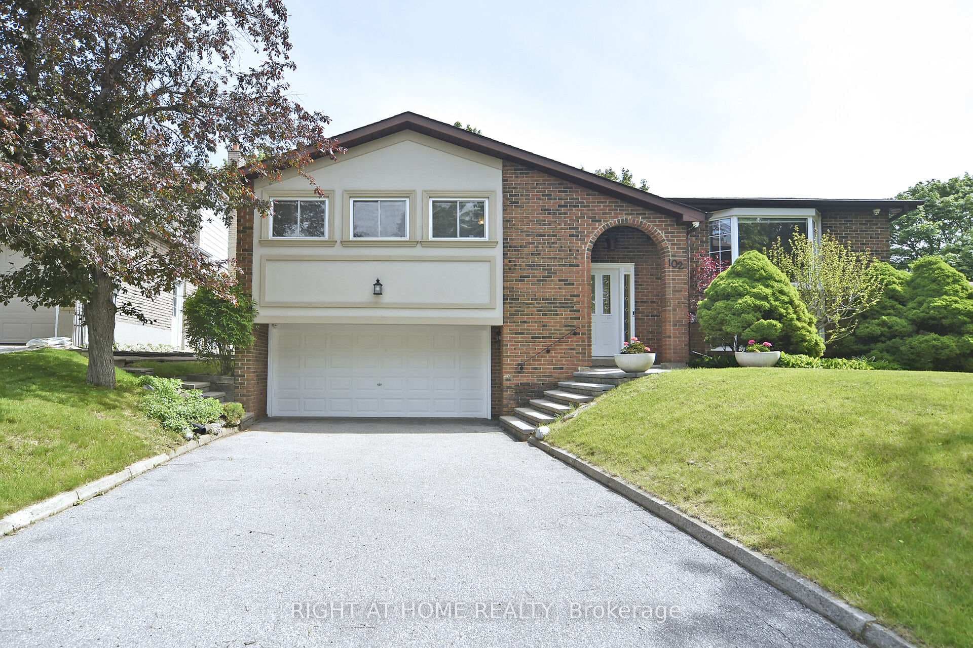 102 Romfield Circuit photo 1