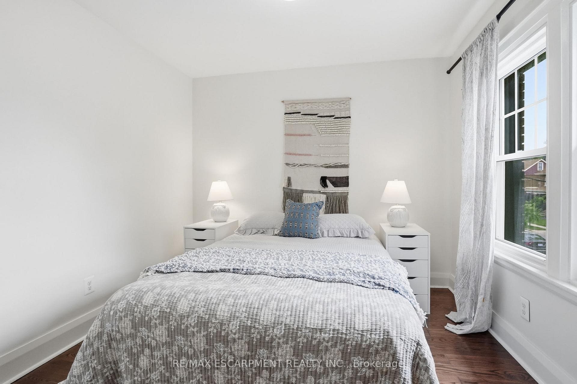 17 Tuxedo Avenue photo 31