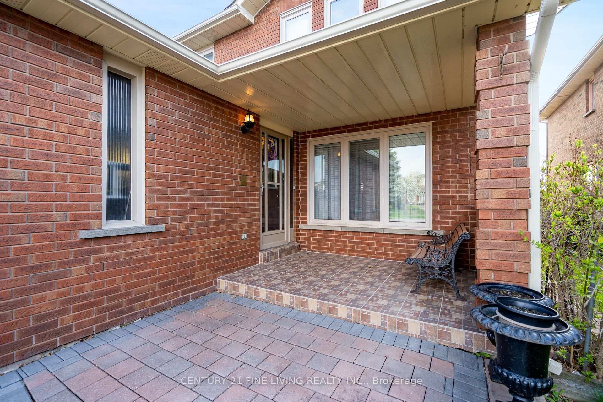 64 Adrianno Crescent photo 38