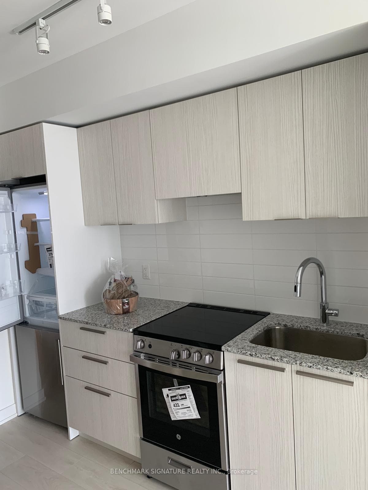 18 Maitland Terrace Unit 1306 photo 4