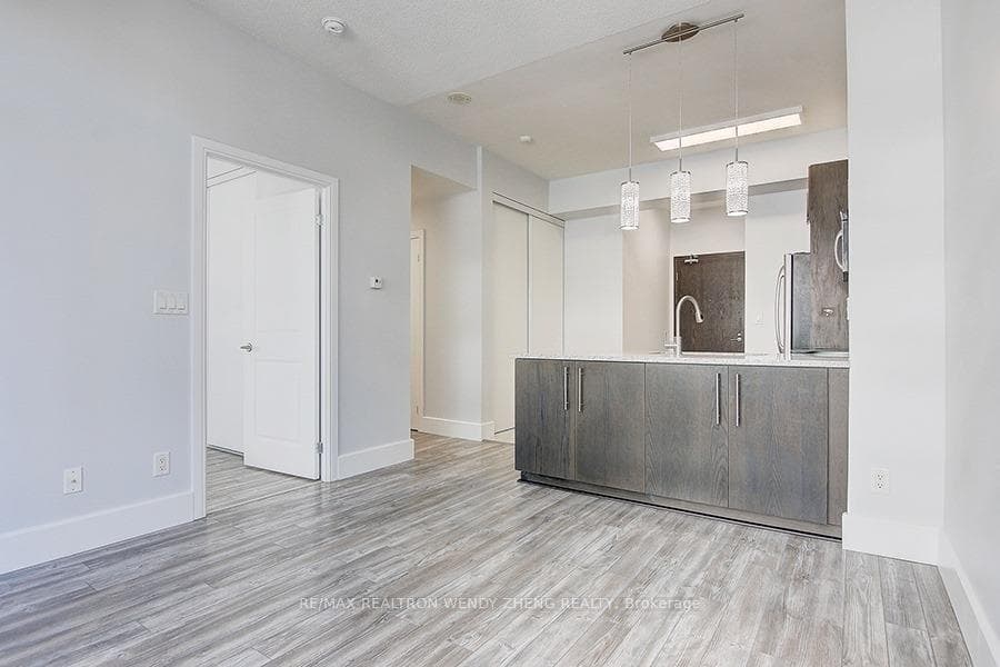 21 Scollard Street Unit 517 photo 11