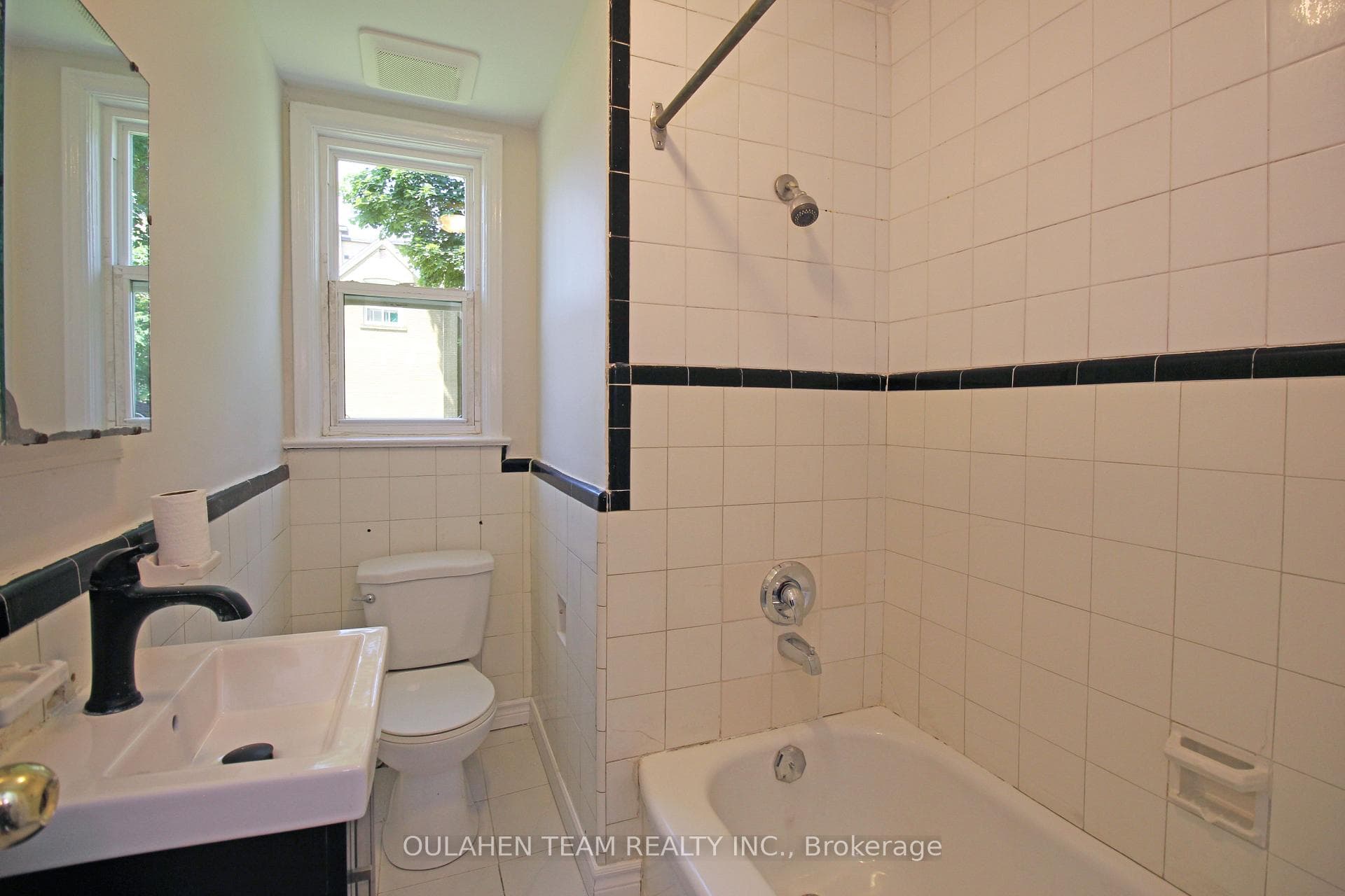 42 Finch Avenue photo 9