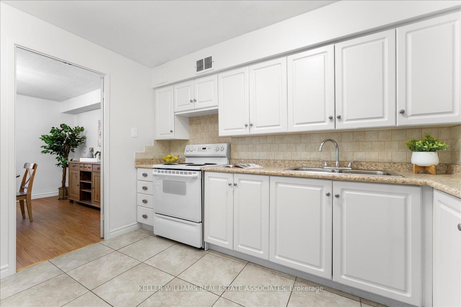 1 Royal Orchard Boulevard Unit 302 photo 21