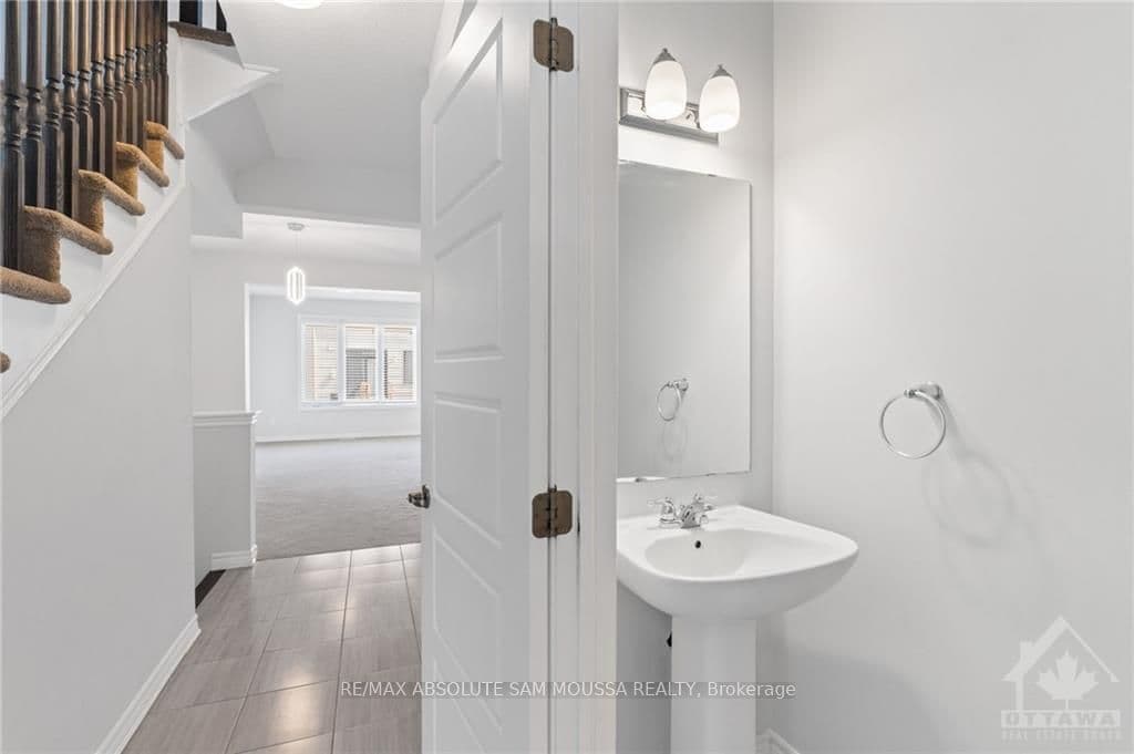 819 REGULUS Ridge photo 4