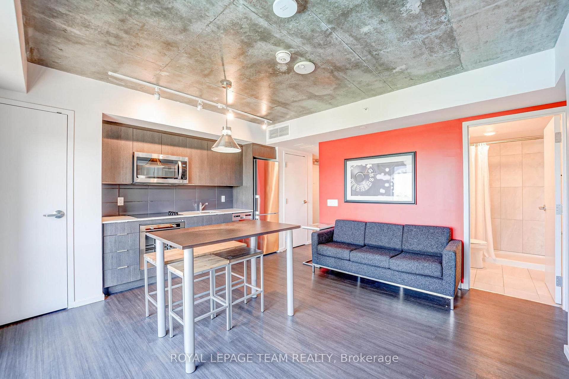 105 CHAMPAGNE Street Unit 703 photo 4