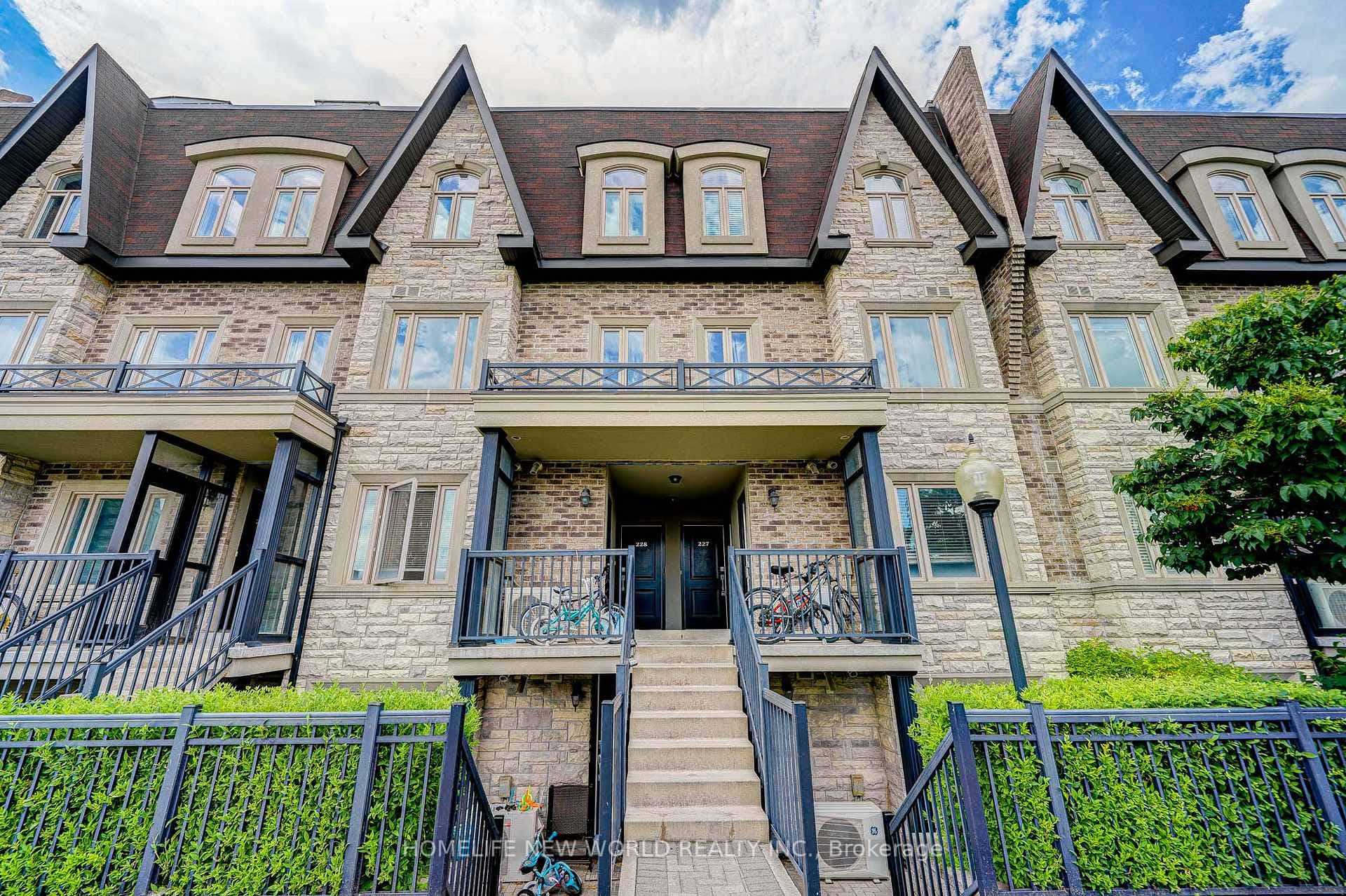 320 John Street Unit 229 photo 1