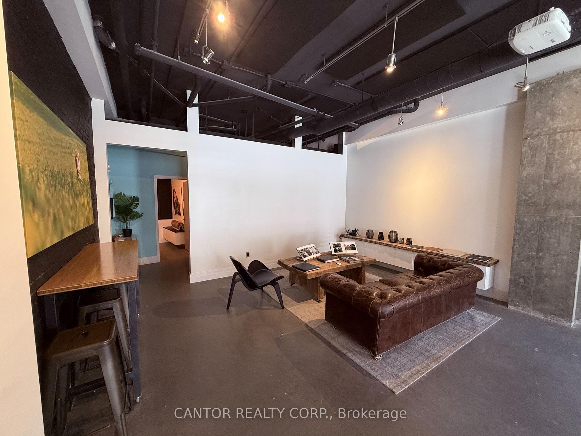 619 Bank Street photo 3